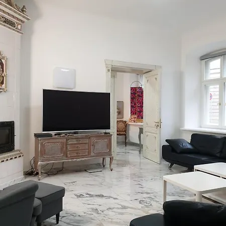 Center In Old Town ريغا